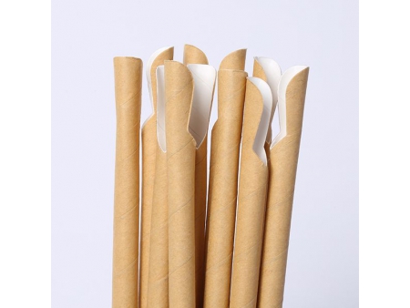 Papierstrohhalm mit Schaufel