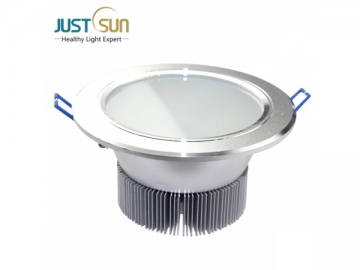 LED-Einbauleuchte mit der Abdeckung in Milchfarbe