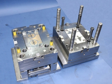 Kunststoff-Spritzgussform <small>(Formenbau für Bürogeräteteile)</small>